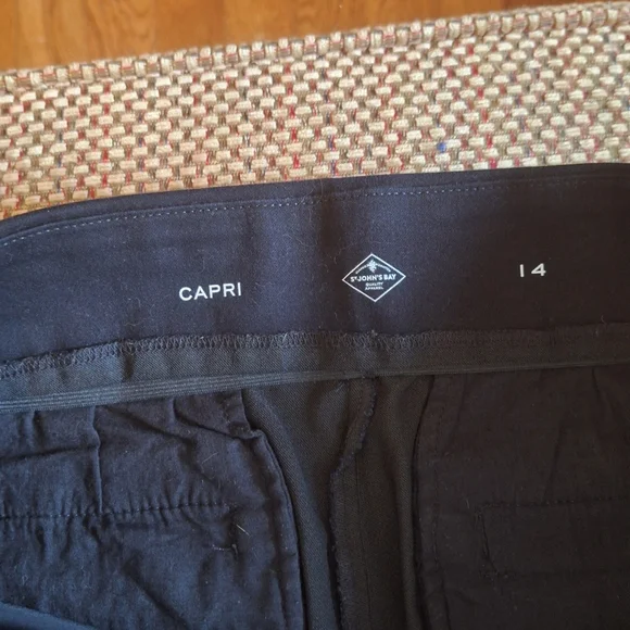 St John's Bay Black Elastic Waistband Capri Pants - Picture 9 of 13
